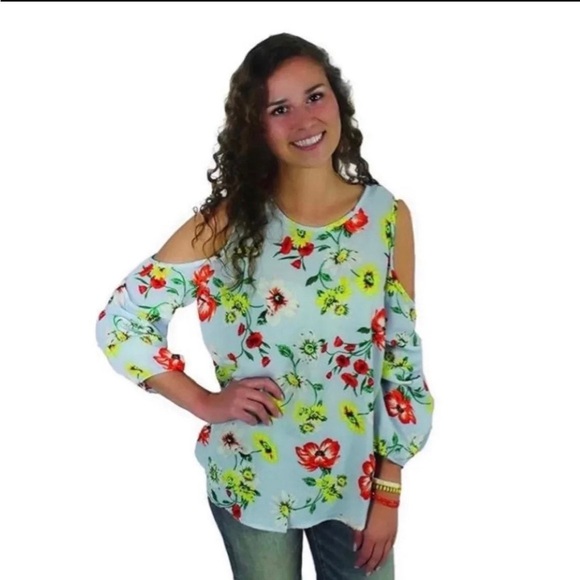 Cold shoulder top size small - Picture 6 of 8